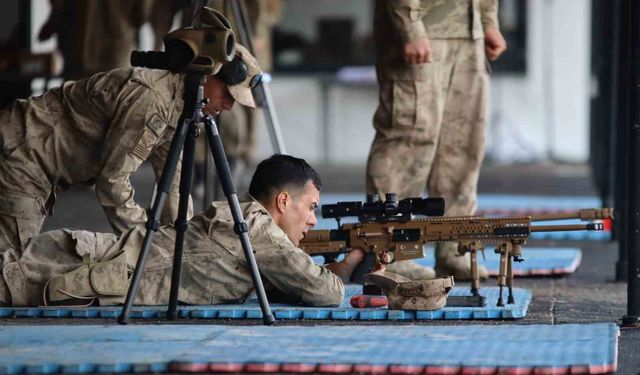 Foça’da 19 ülkeden takımların katıldığı Boran-8 yarışması sürüyor