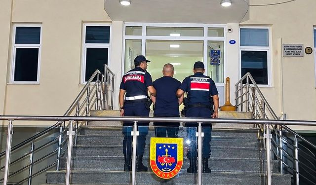 İzmir Dikili’de 11 suçtan aranan hükümlü jandarmaya yakalandı