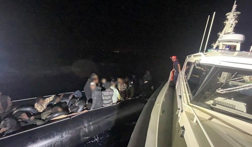 İzmir Açıklarında 56 Düzensiz Göçmen Yakalandı